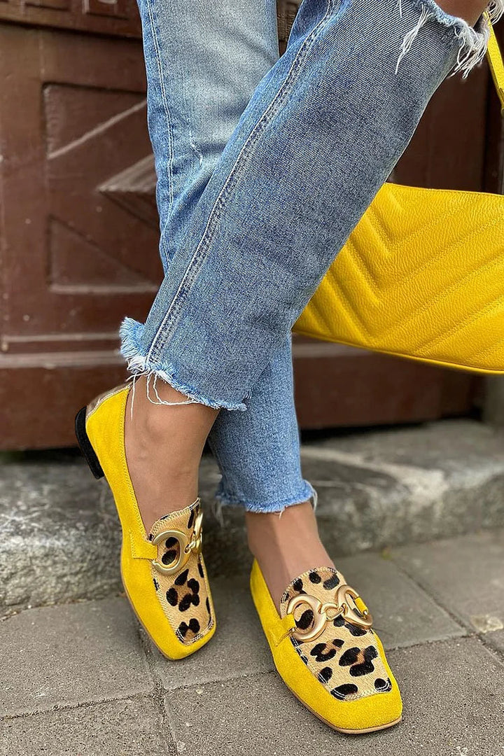 GELBE LOAFER MIT TIERDRUCKDETAIL