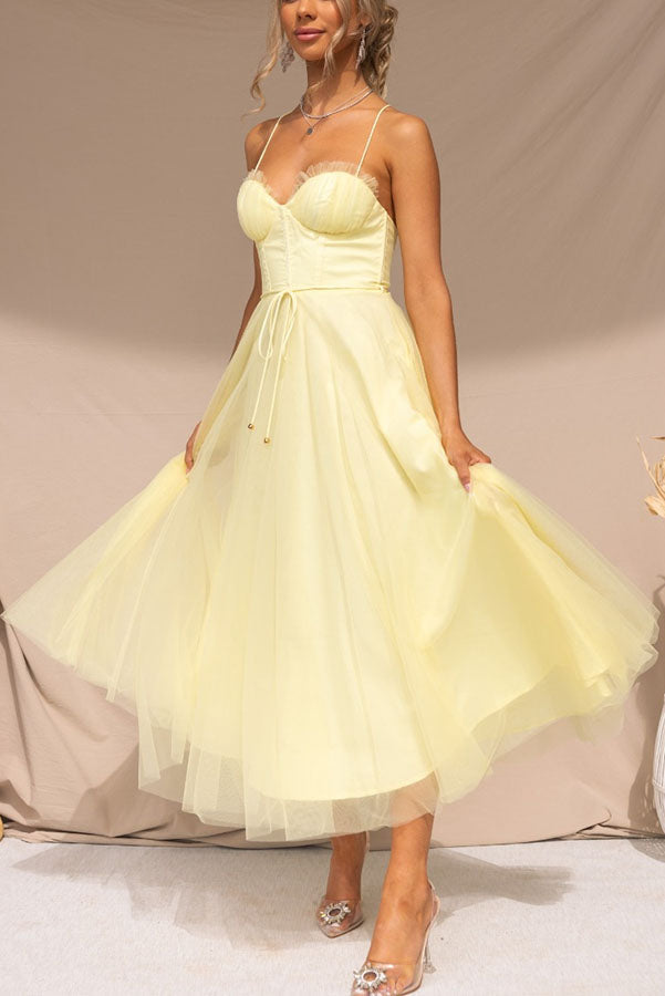 Zeitgenössisches Prinzessinnen-Maxi-Kleid mit Trägern für Partys