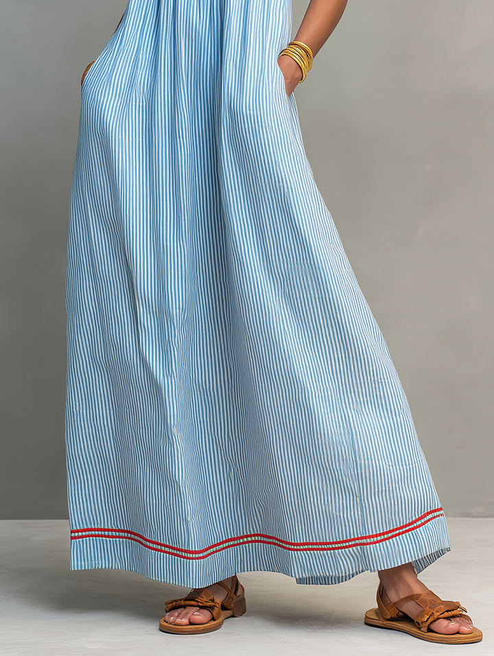 Minimalistisches, gestreiftes Maxikleid für Damen mit roten Akzenten und Spaghettiträgern