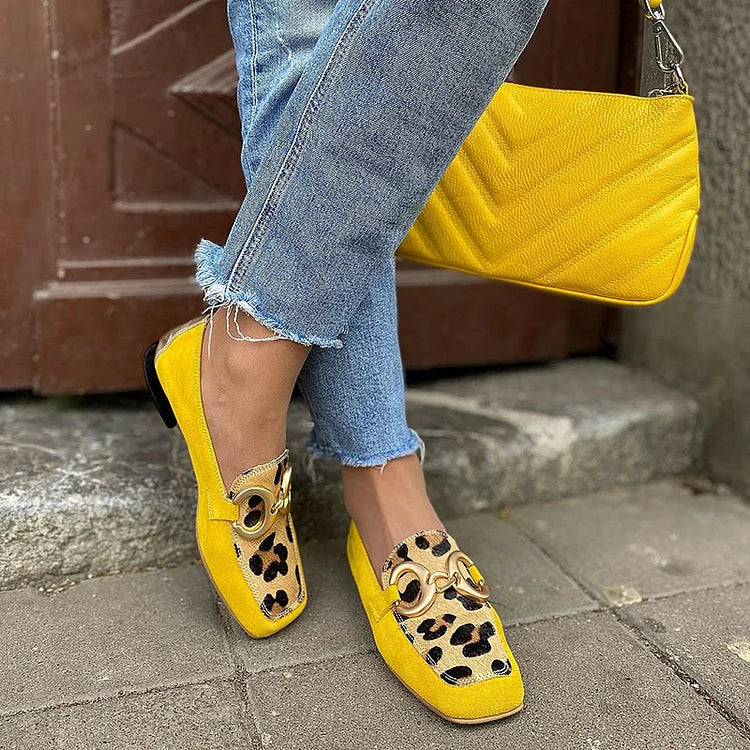 GELBE LOAFER MIT TIERDRUCKDETAIL