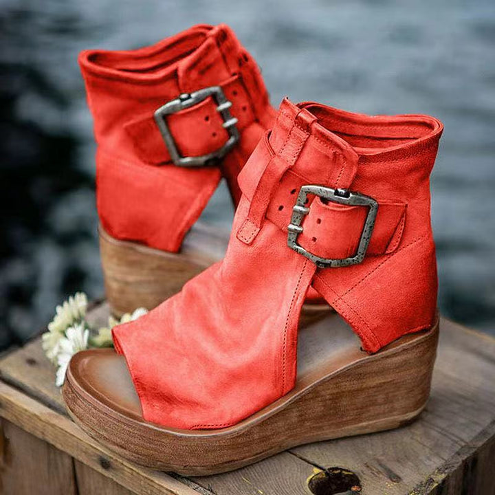 Ariana™ - Auffällige Keil-Sandalen