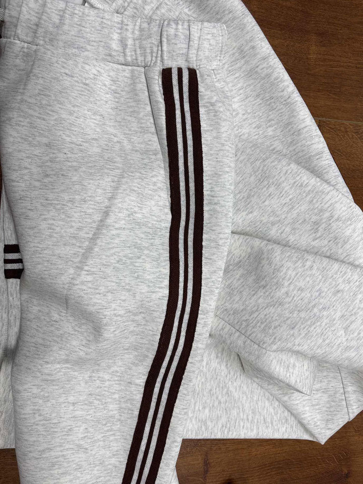 Vintage-inspirierter grauer und weißer Halbzip-Sweatshirt mit weitem Hosen-Set