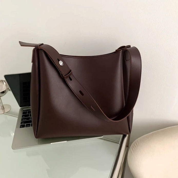 Asløg | Minimalistische Schultertasche im modernen Schnitt