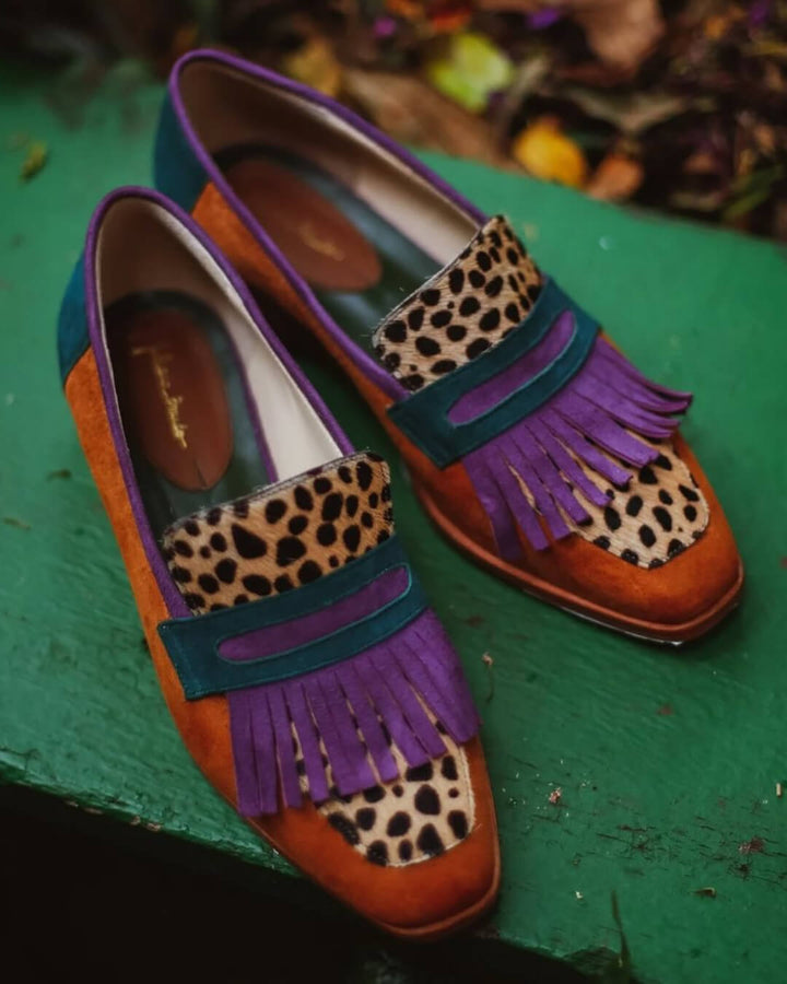 LOAFER MIT FRANSEN UND TIERDRUCK