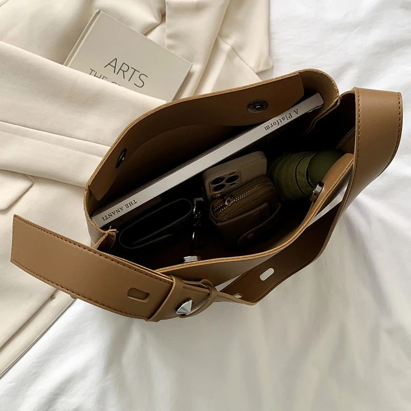 Asløg | Minimalistische Schultertasche im modernen Schnitt