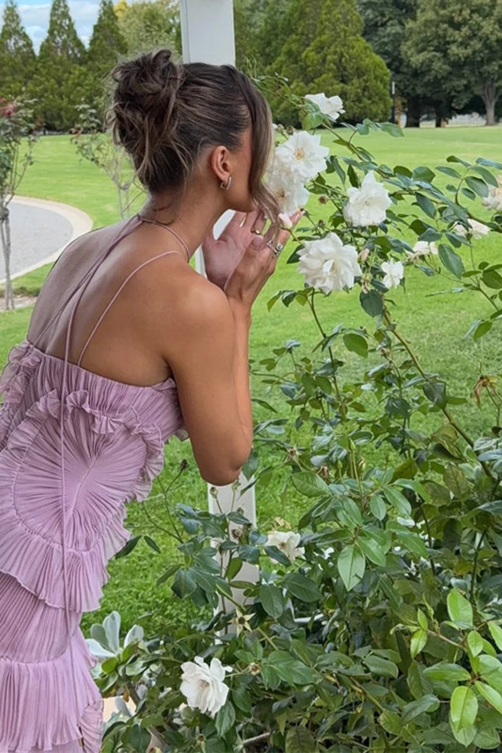 Imogen | Damen Rückenfreies Rüschensmaxikleid mit ärmellosem Halterdesign für Sommerhochzeiten