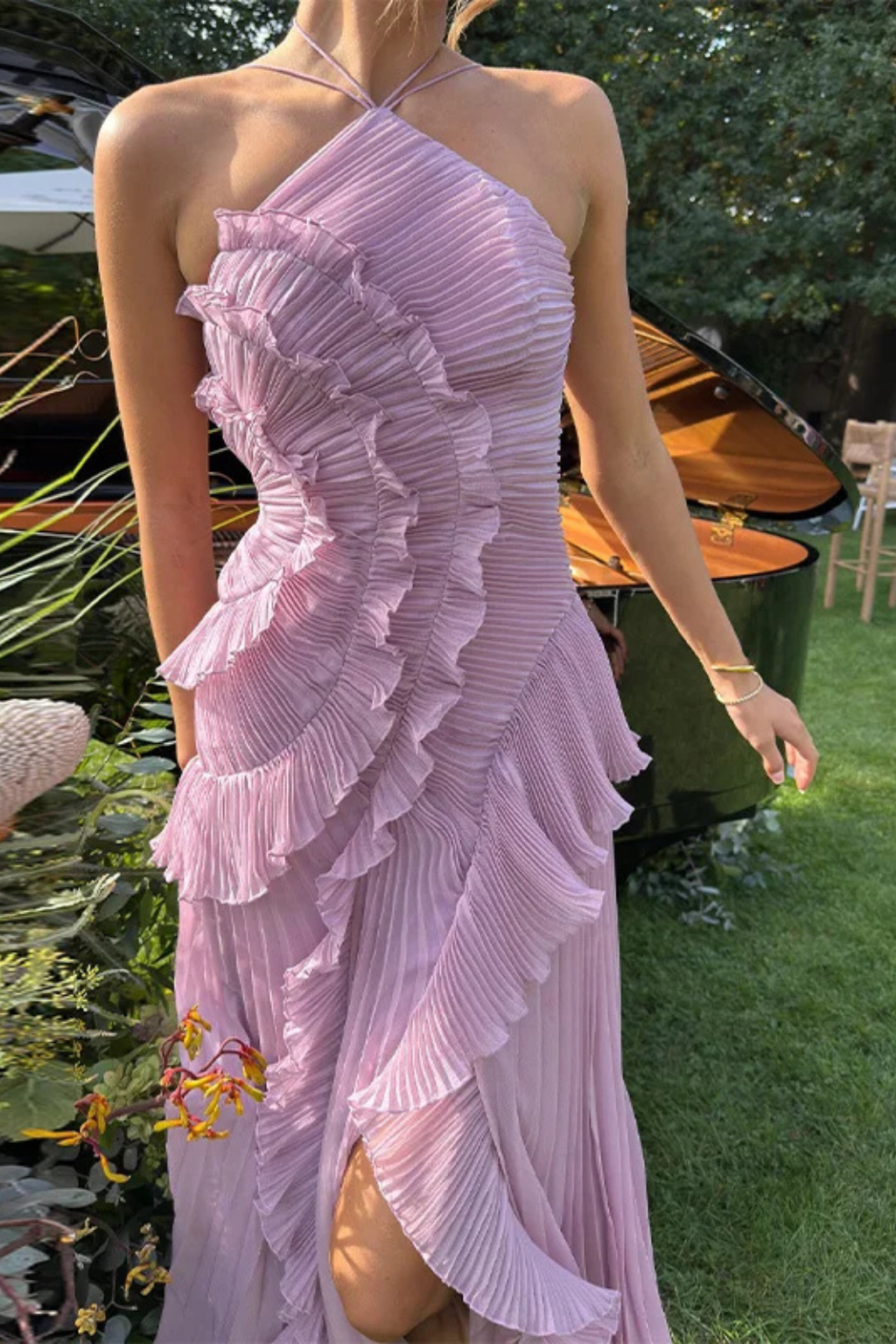 Imogen | Damen Rückenfreies Rüschensmaxikleid mit ärmellosem Halterdesign für Sommerhochzeiten