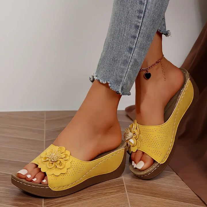 Belle™ - Orthopädische Sandalen mit Blumenmuster