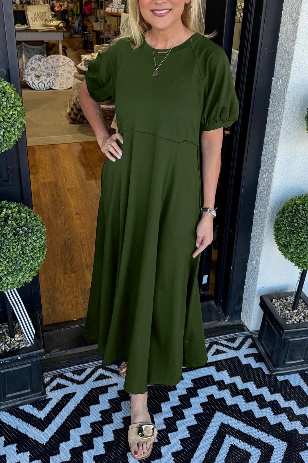 Elegantes Maxi-Kleid mit Puffärmeln und Rundhalsausschnitt