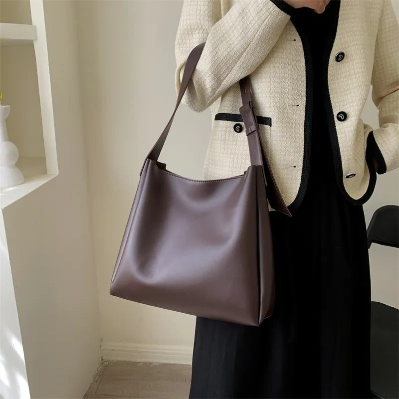 Asløg | Minimalistische Schultertasche im modernen Schnitt