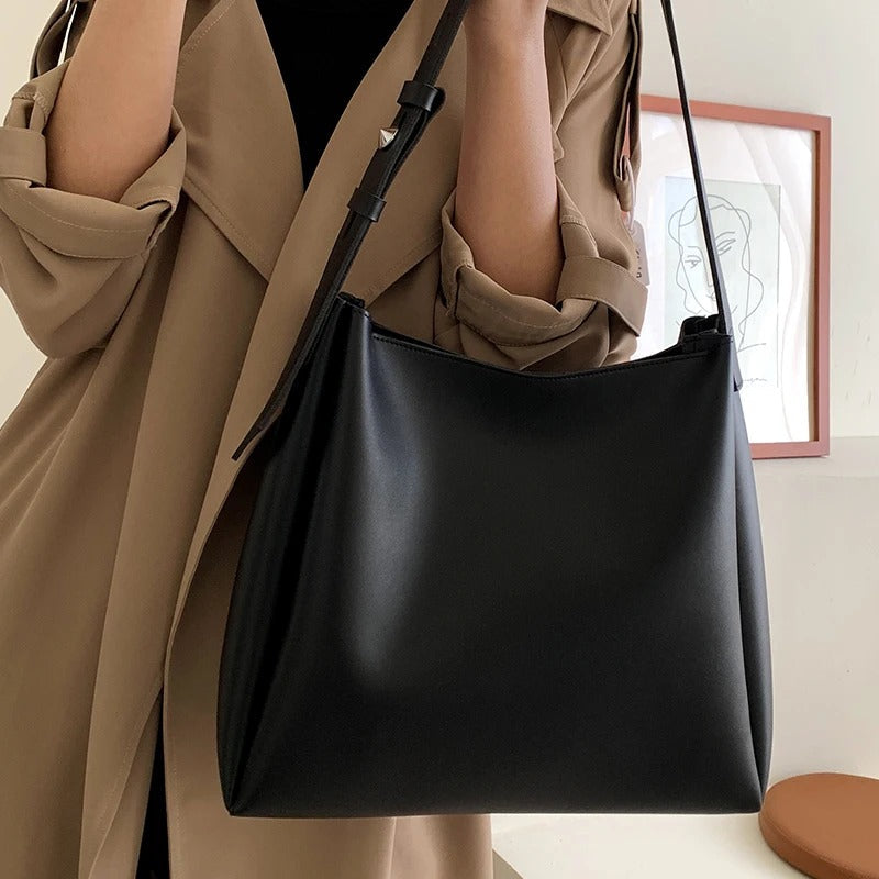 Asløg | Minimalistische Schultertasche im modernen Schnitt
