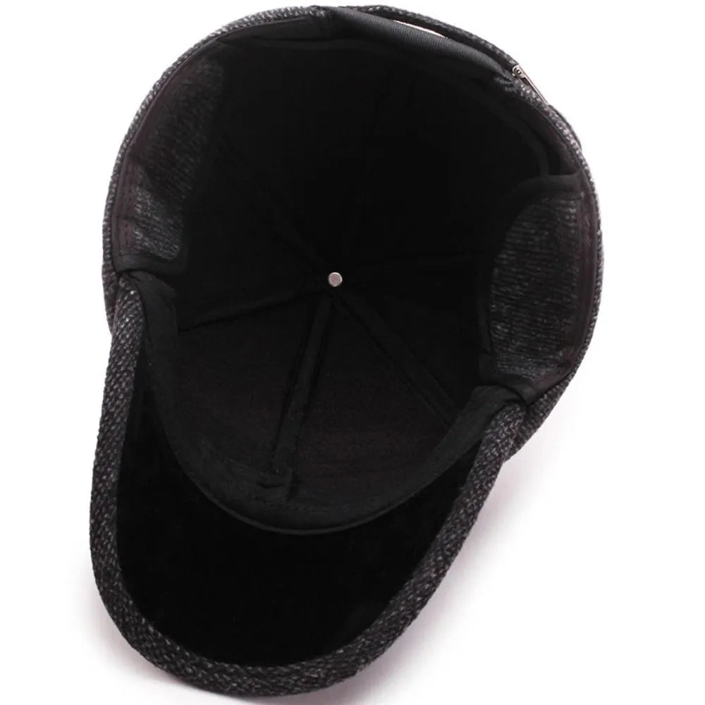 Klassische Wintermütze mit Ohrenschutz und Snapback-Design