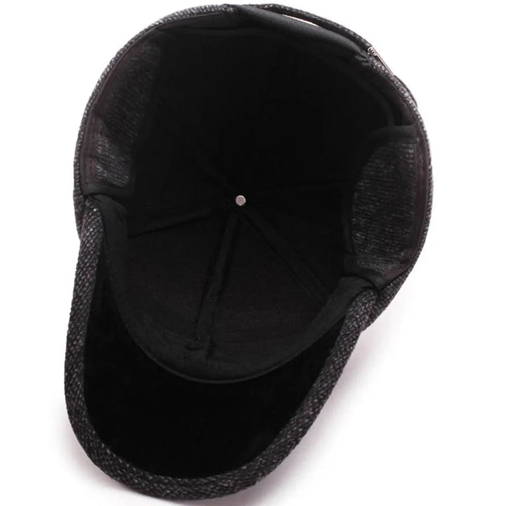 Klassische Wintermütze mit Ohrenschutz und Snapback-Design
