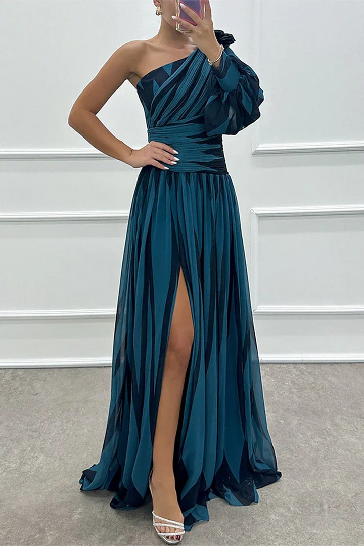 Chloe – Elegantes gestreiftes Maxikleid mit einem Schulterträger