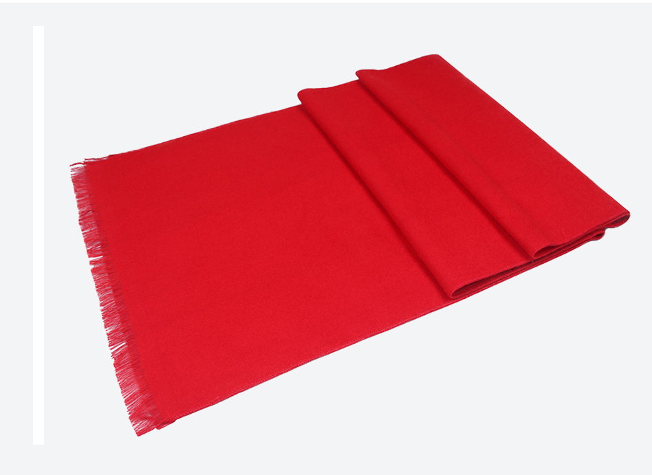 Roter Kaschmirschal mit weichem und warmem Material