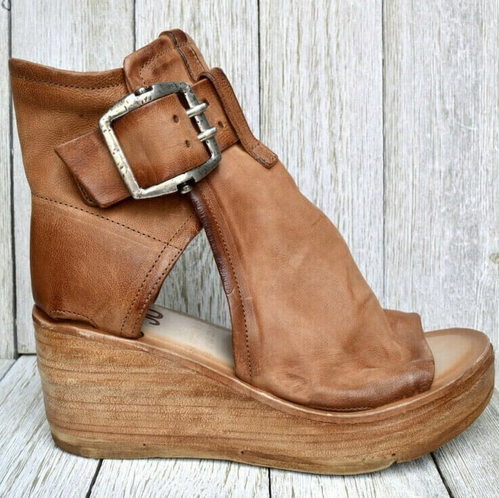 Ariana™ - Auffällige Keil-Sandalen