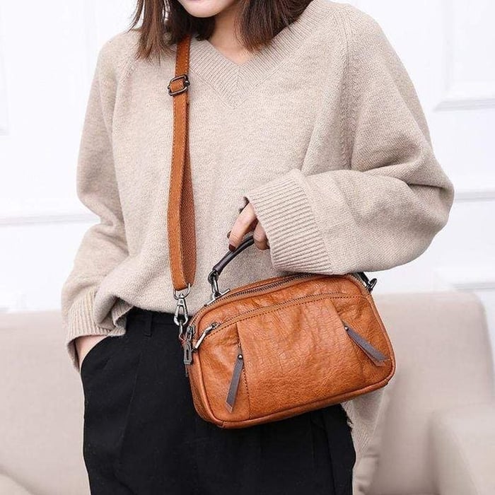 Finbjørg | Kleine und vielseitige Tasche in goldenem Cognac-Ton
