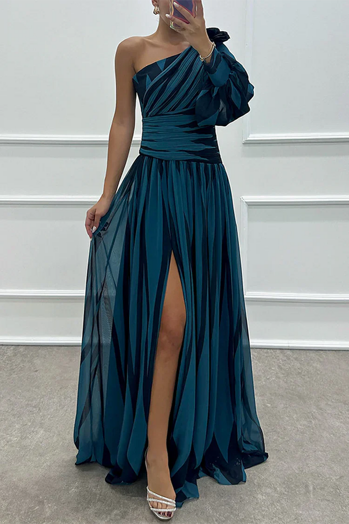 Chloe – Elegantes gestreiftes Maxikleid mit einem Schulterträger