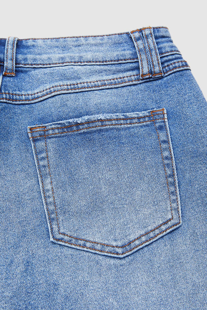 Jeans mit mittelhohem Bund und gerader Passform