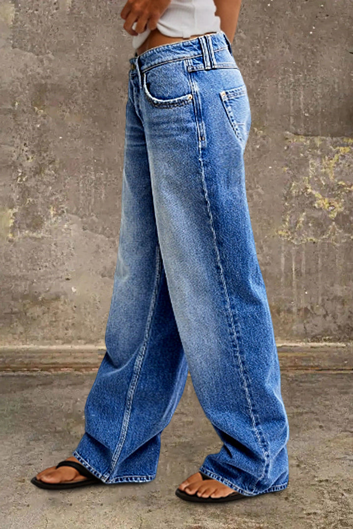 Jeans mit mittelhohem Bund und gerader Passform