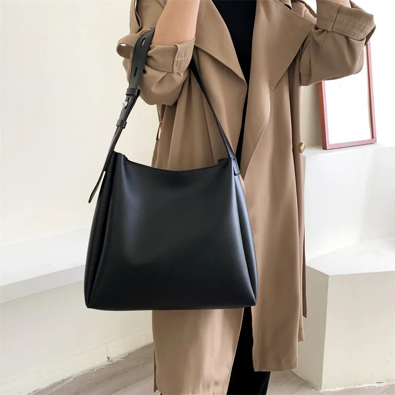 Asløg | Minimalistische Schultertasche im modernen Schnitt