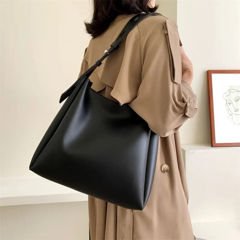 Asløg | Minimalistische Schultertasche im modernen Schnitt