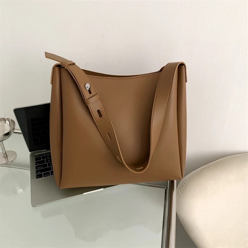 Asløg | Minimalistische Schultertasche im modernen Schnitt
