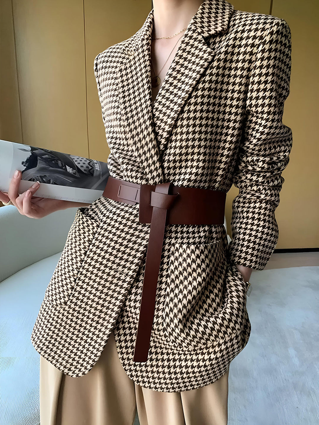 Blazer da donna pied-de-poule con cintura, bottoni e tasche