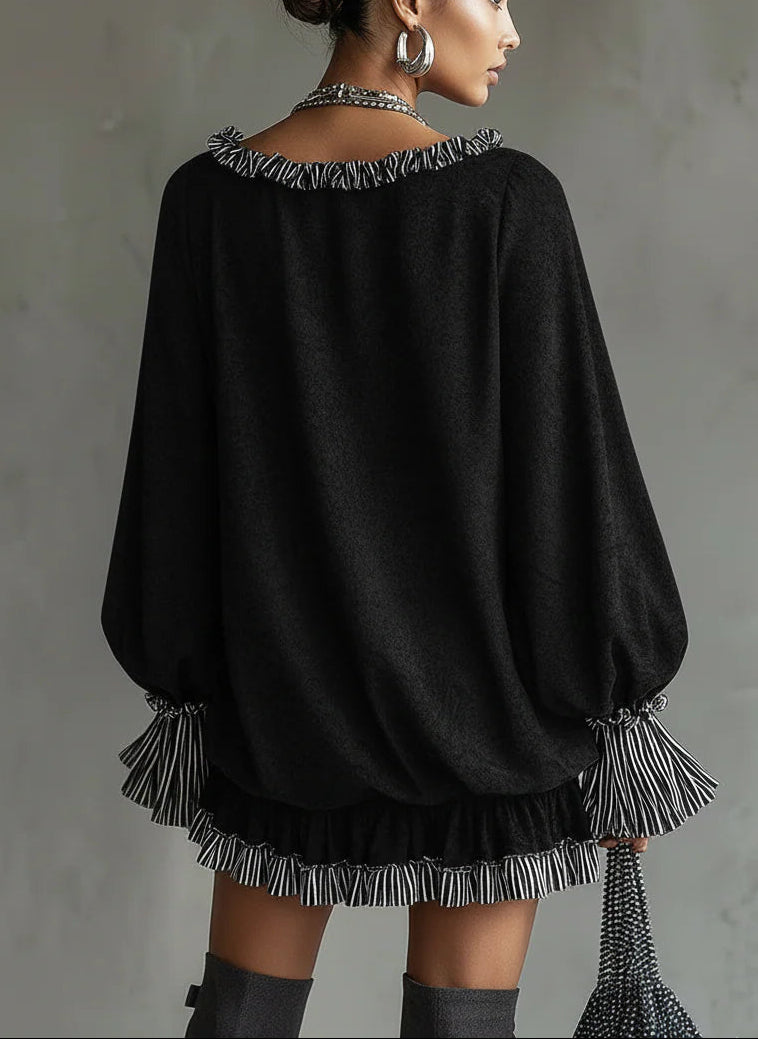 Faux-Suede-Minikleid mit schwarzen Streifen und Rüschendetails