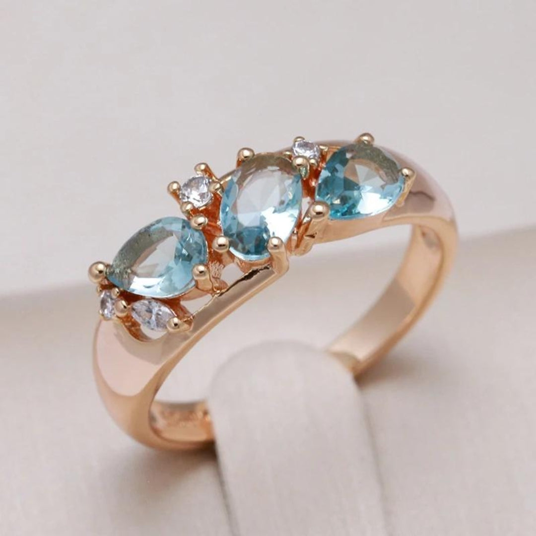 Eleganter Vintage-Ring mit blauen Zirkonia in Gold