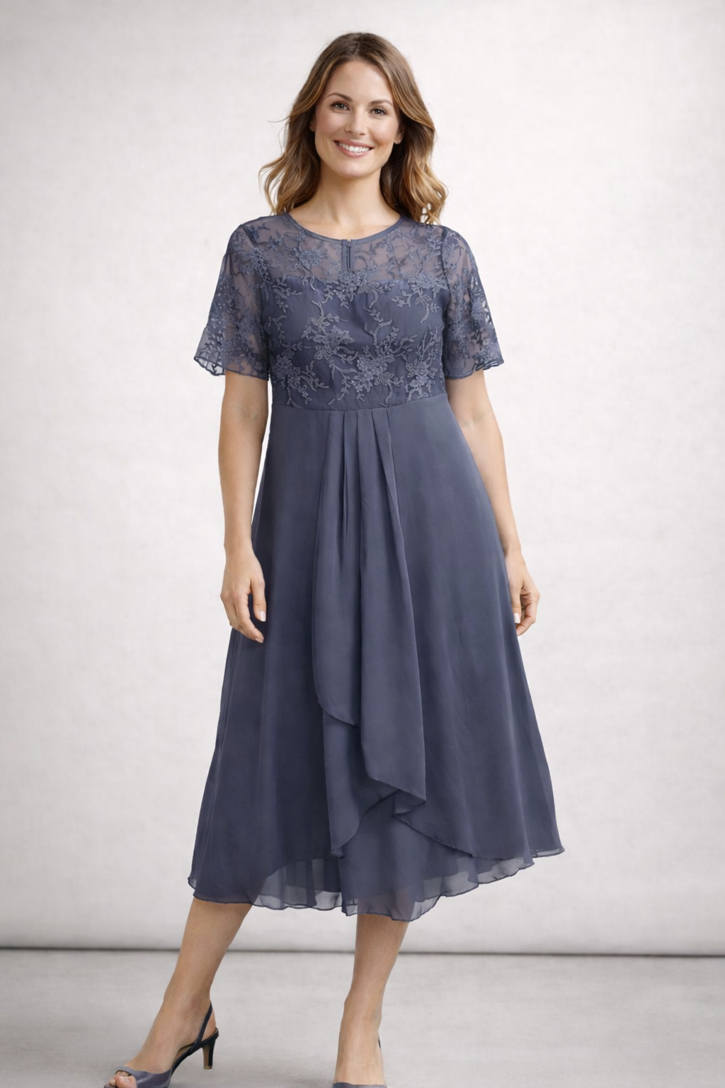 Damen Midi Kleid mit floralem Spitzenoberteil und kurzen Ärmeln