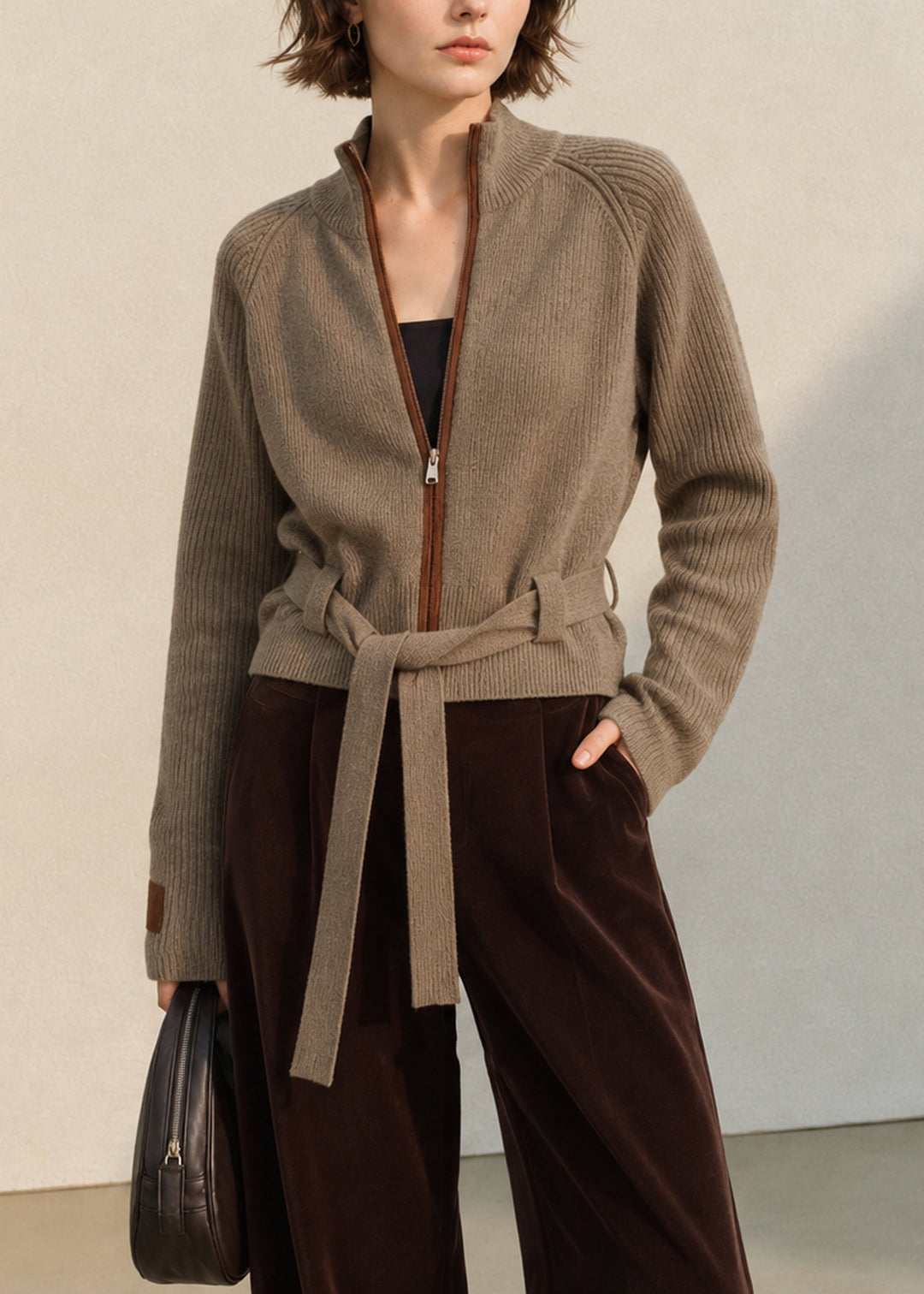 Damen-Strickjacke mit Stehkragen, Reißverschluss und Schnürung