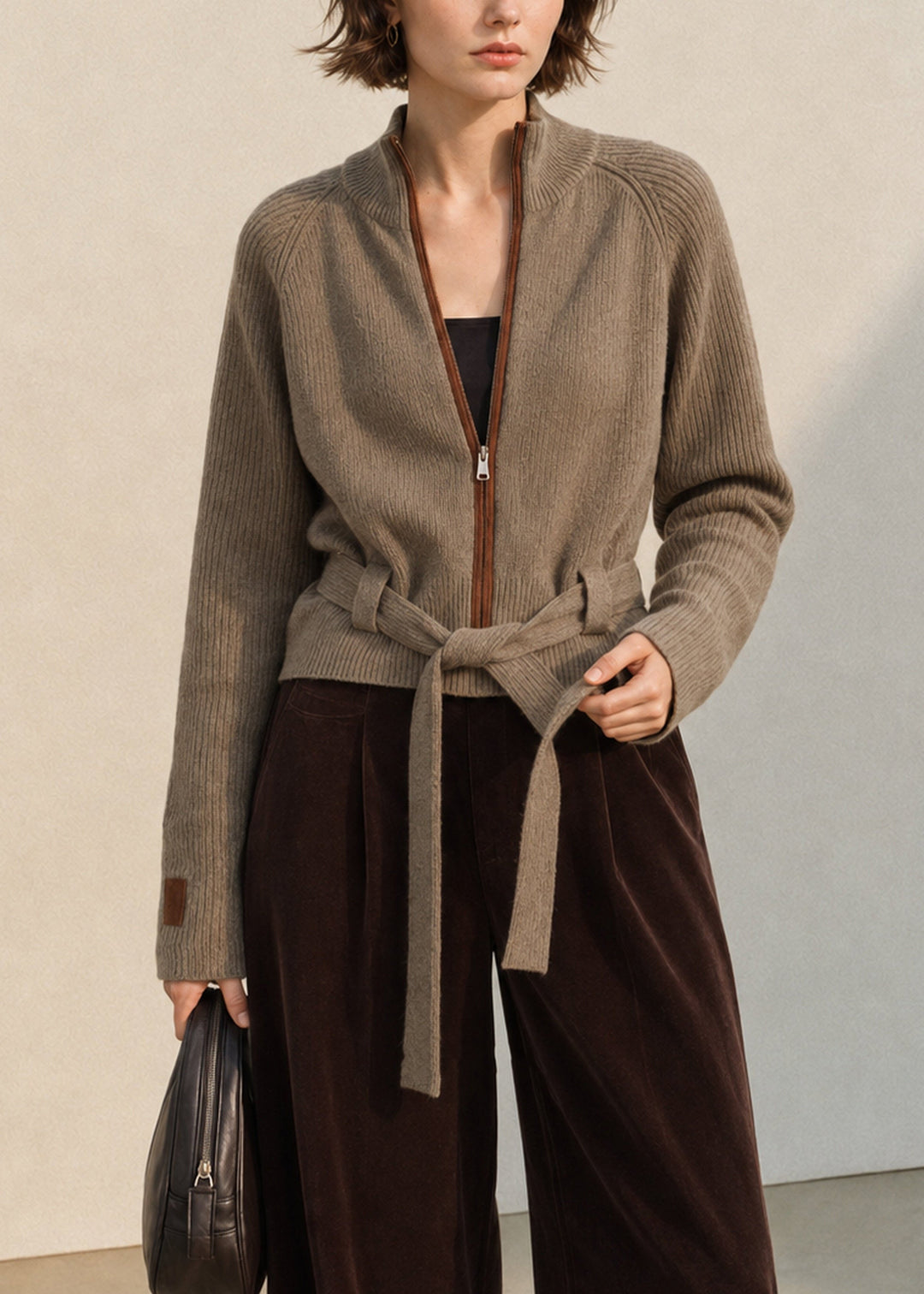 Damen-Strickjacke mit Stehkragen, Reißverschluss und Schnürung