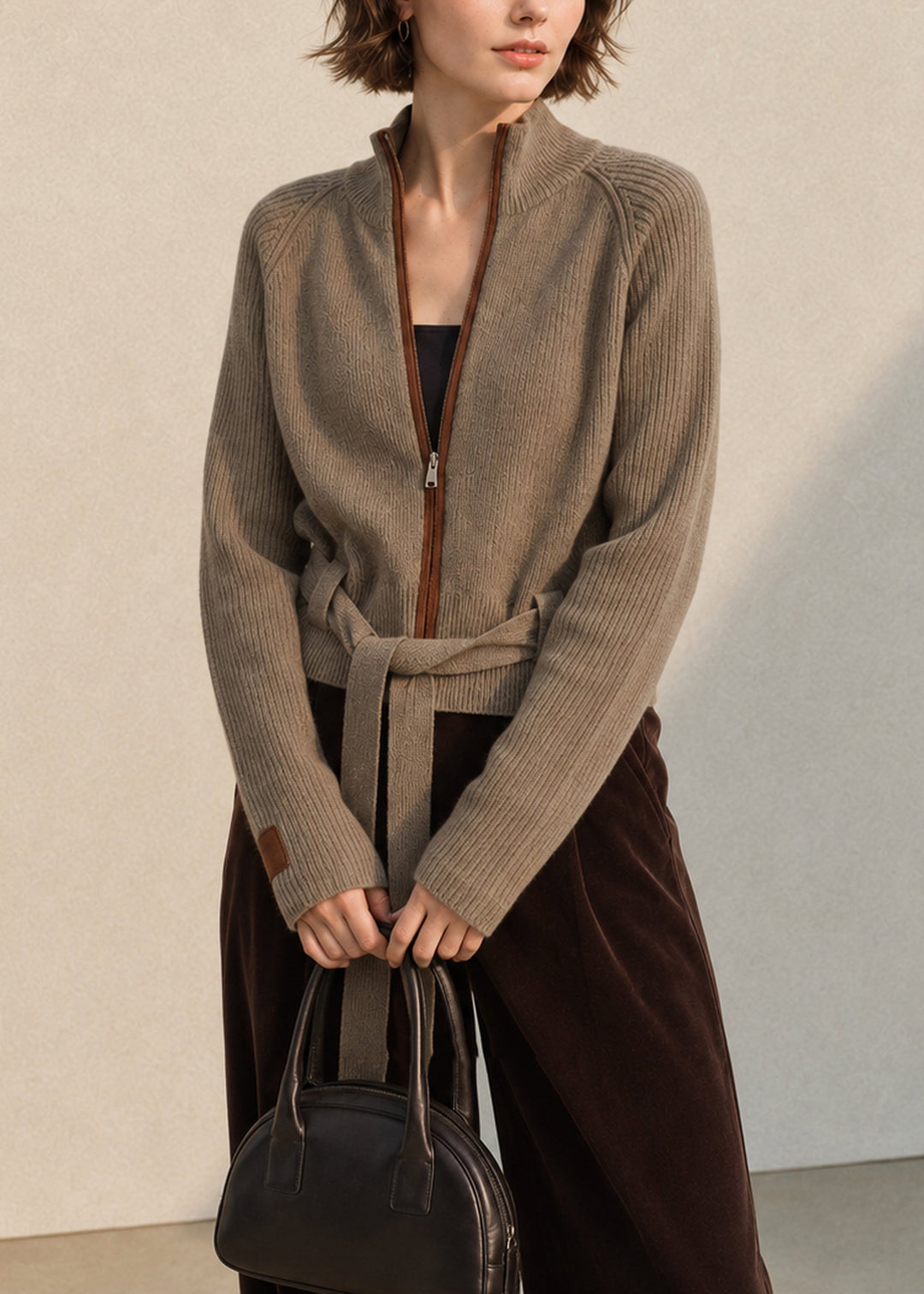 Damen-Strickjacke mit Stehkragen, Reißverschluss und Schnürung