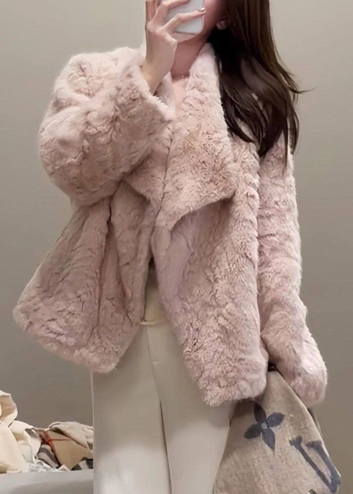 Women's coat with long sleeves and a relaxed fit
