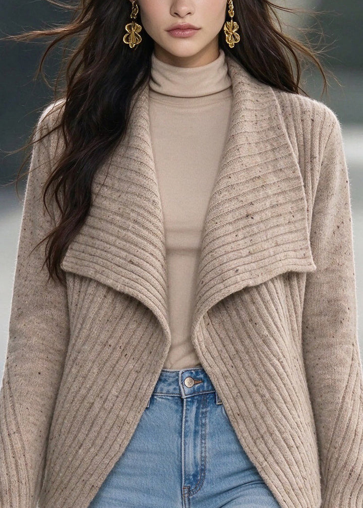 Damen Strickjacke mit asymmetrischem Saum und Peter-Pan-Kragen