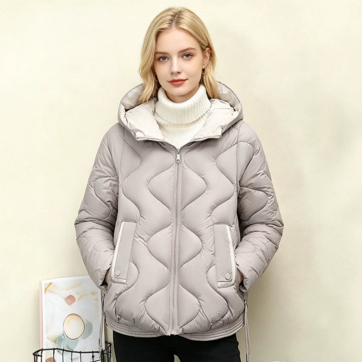 Damen wattierte Kurzjacke mit Herzsteppung, abgerundetem Saum und Kapuze