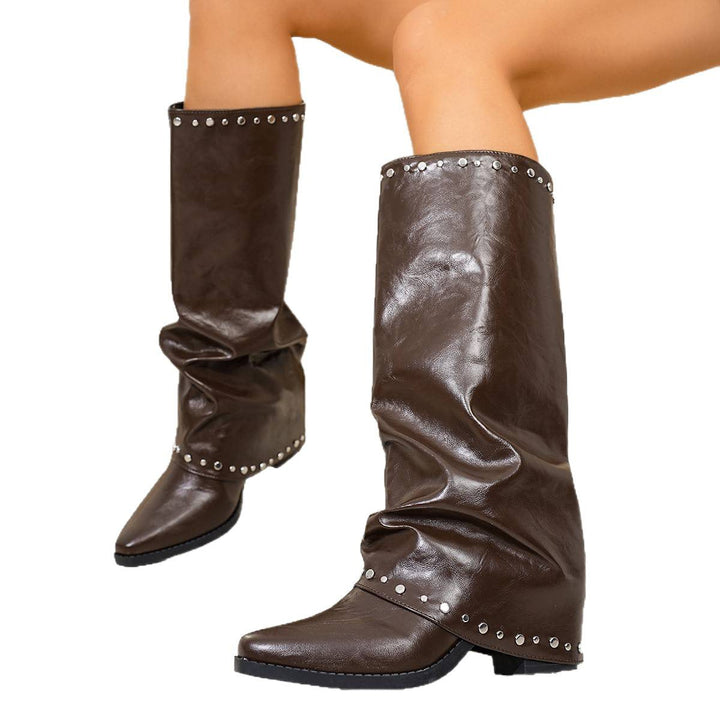 Botas de senhora com detalhes brilhantes e corte elegante
