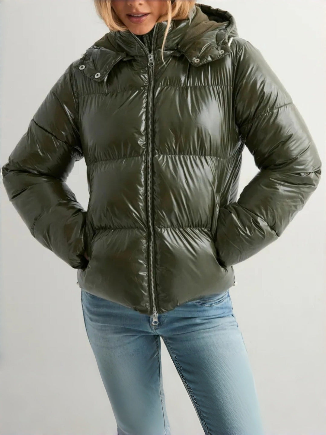 Veste matelassée pour femme avec capuche réglable et poches zippées