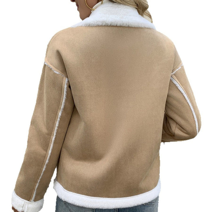 Giacca da donna in peluche con colletto a revers e pratiche tasche