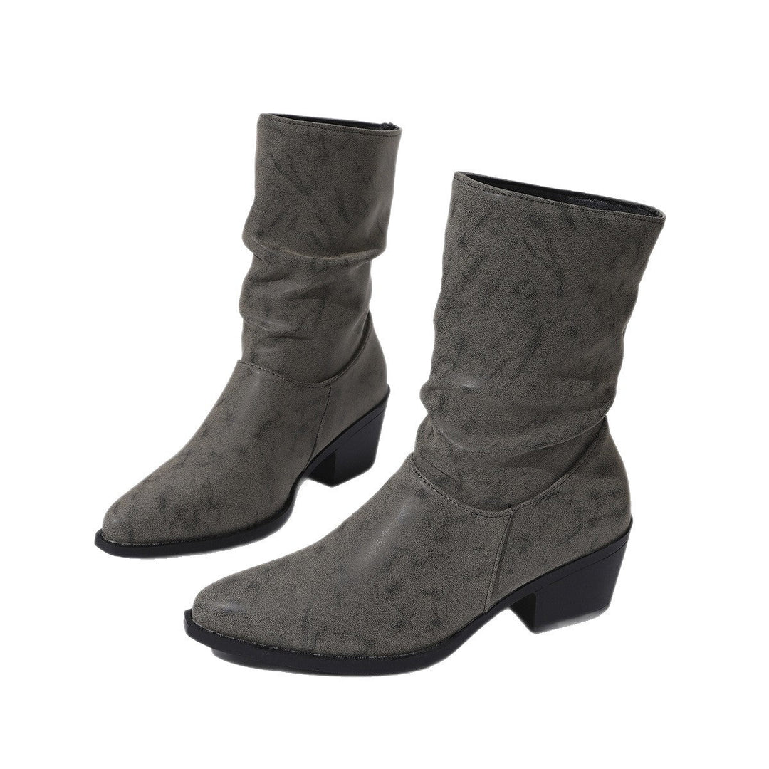 Botins femininos descaídos com salto largo e material fácil de cuidar