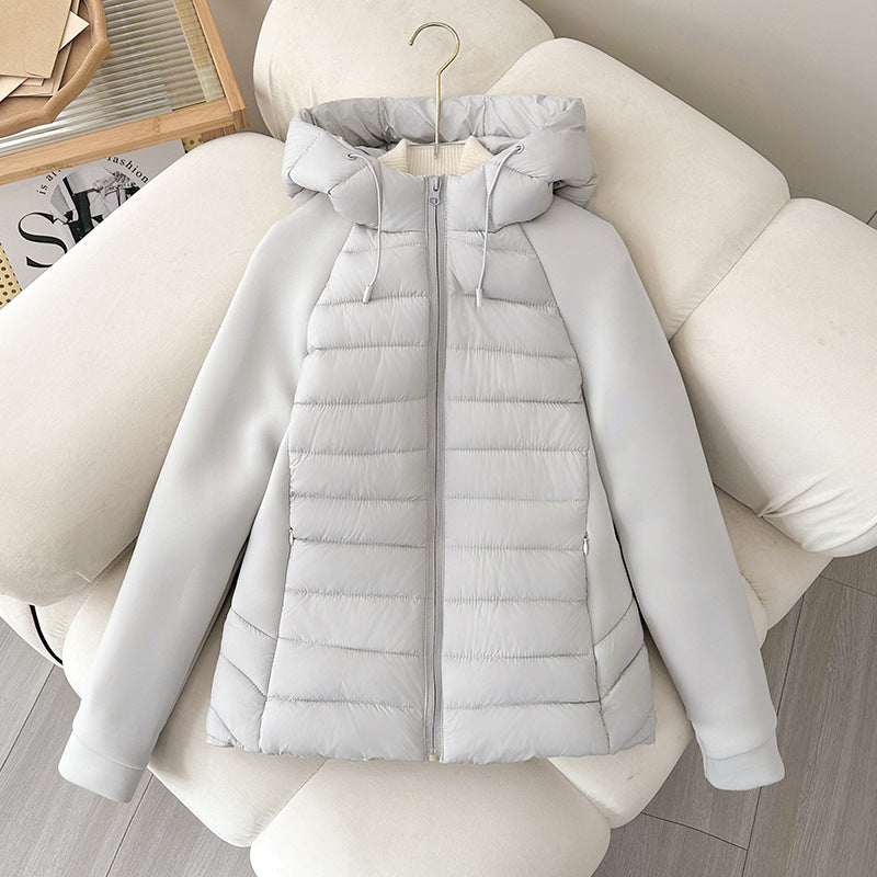 Damen leichte Hybrid-Steppjacke mit Kapuze und elastischen Ärmelpaneelen
