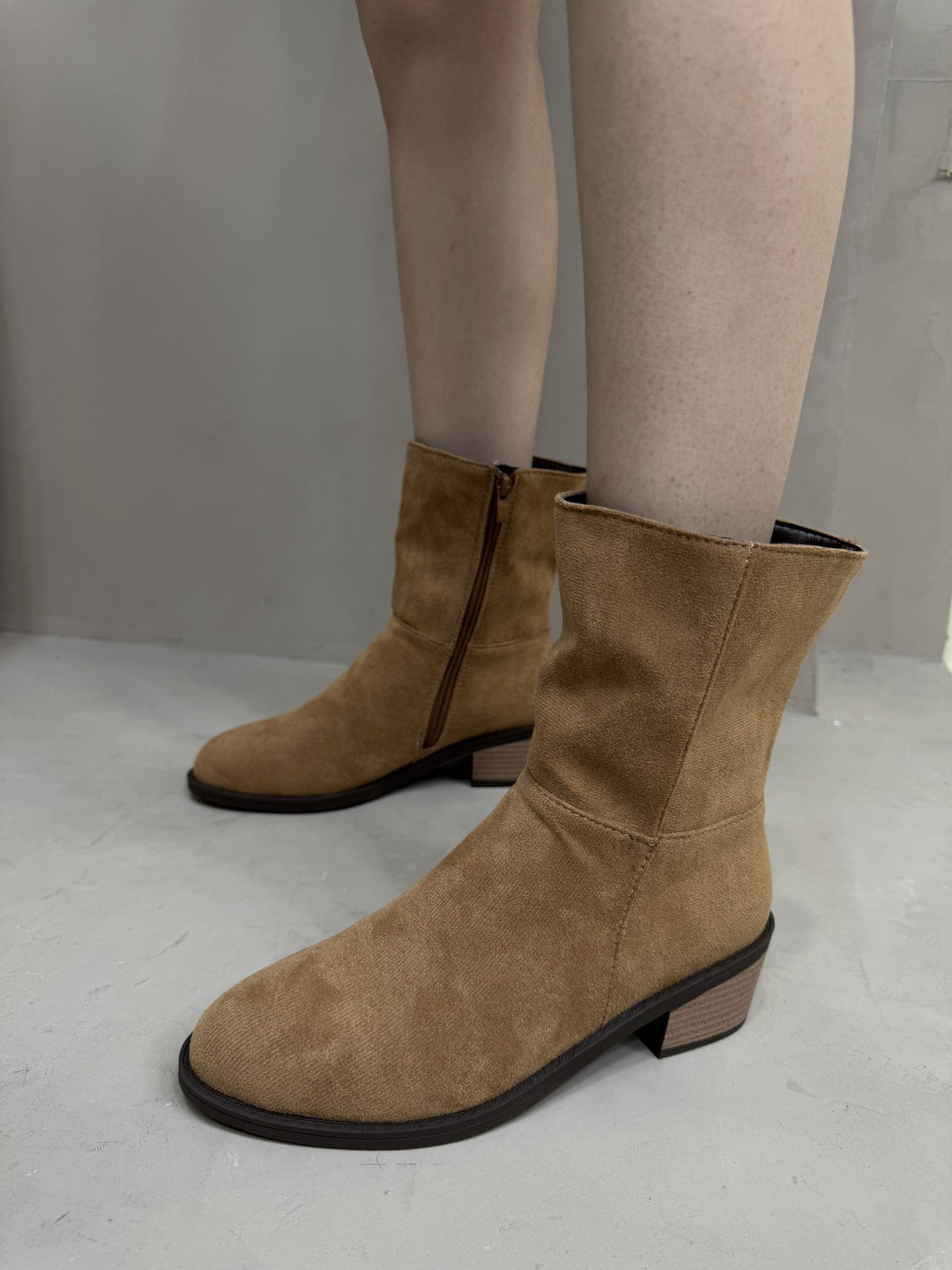 Botines de mujer con tacón cuadrado y cremallera