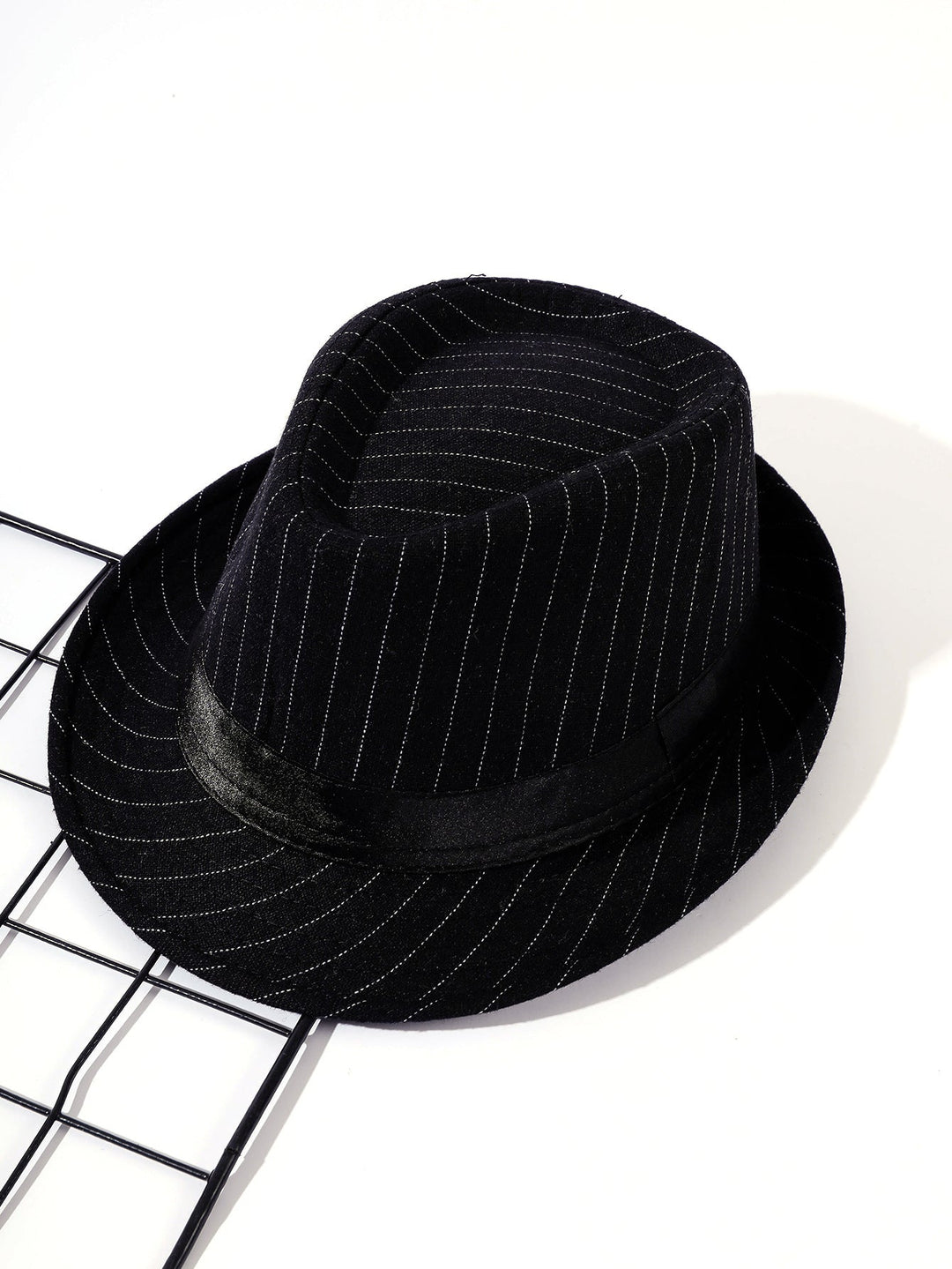 Damen Fedora-Hut mit gestreiftem Muster und Samtband