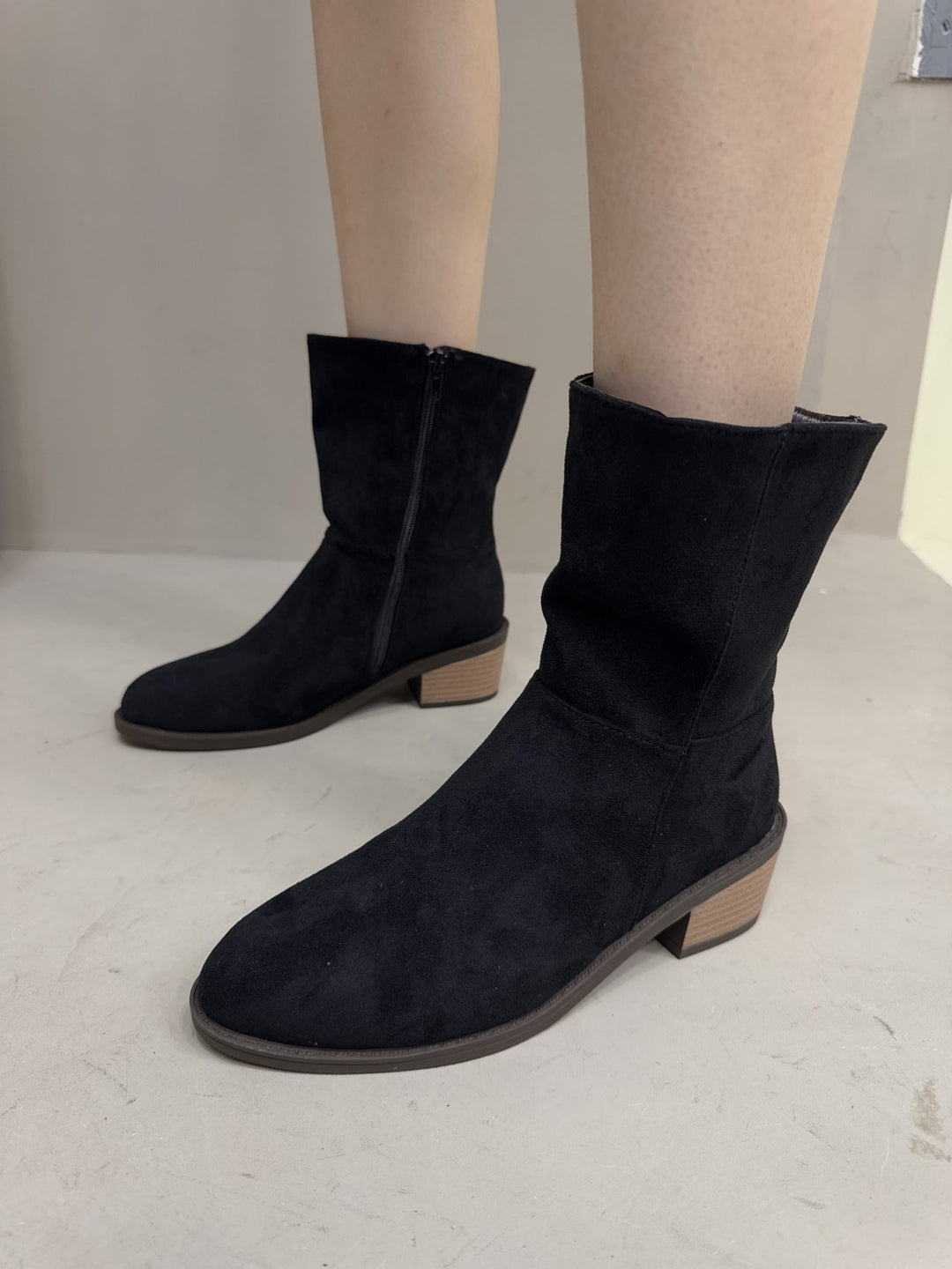 Botines de mujer con tacón cuadrado y cremallera
