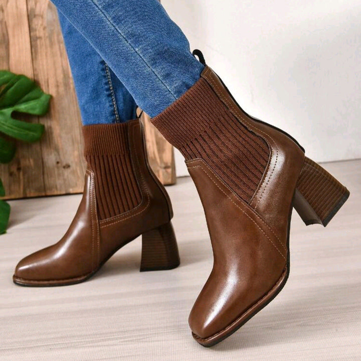 Damen Schlupf-Stiefeletten mit Blockabsatz und Strickschaft