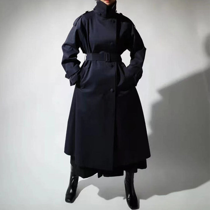 Gabardina de mujer de largo maxi con cuello alto de pie y cinturón para ajustar la cintura