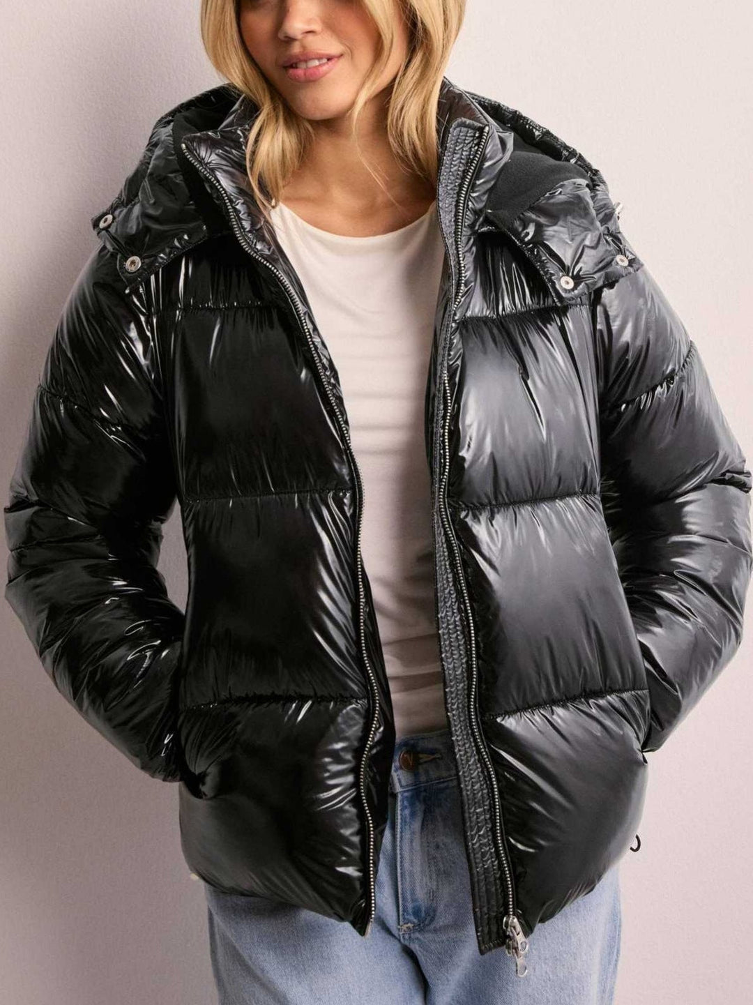 Veste matelassée pour femme avec capuche réglable et poches zippées