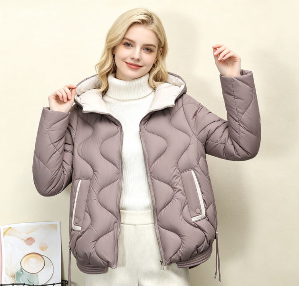 Damen wattierte Kurzjacke mit Herzsteppung, abgerundetem Saum und Kapuze