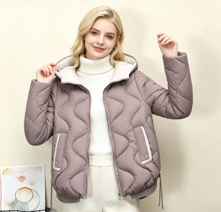 Damen wattierte Kurzjacke mit Herzsteppung, abgerundetem Saum und Kapuze